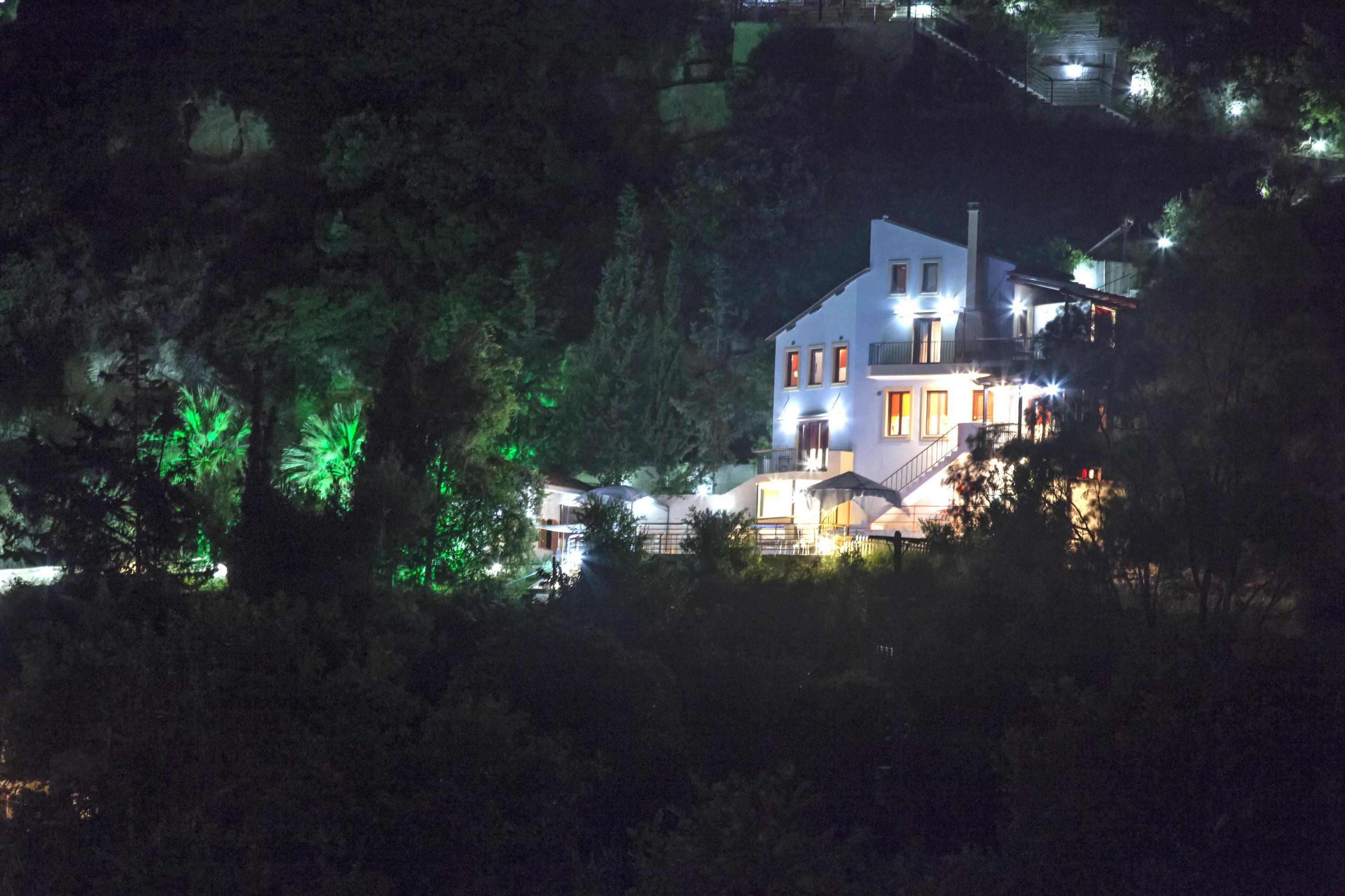 Estate Kares Aparthotel Tílisos Екстериор снимка